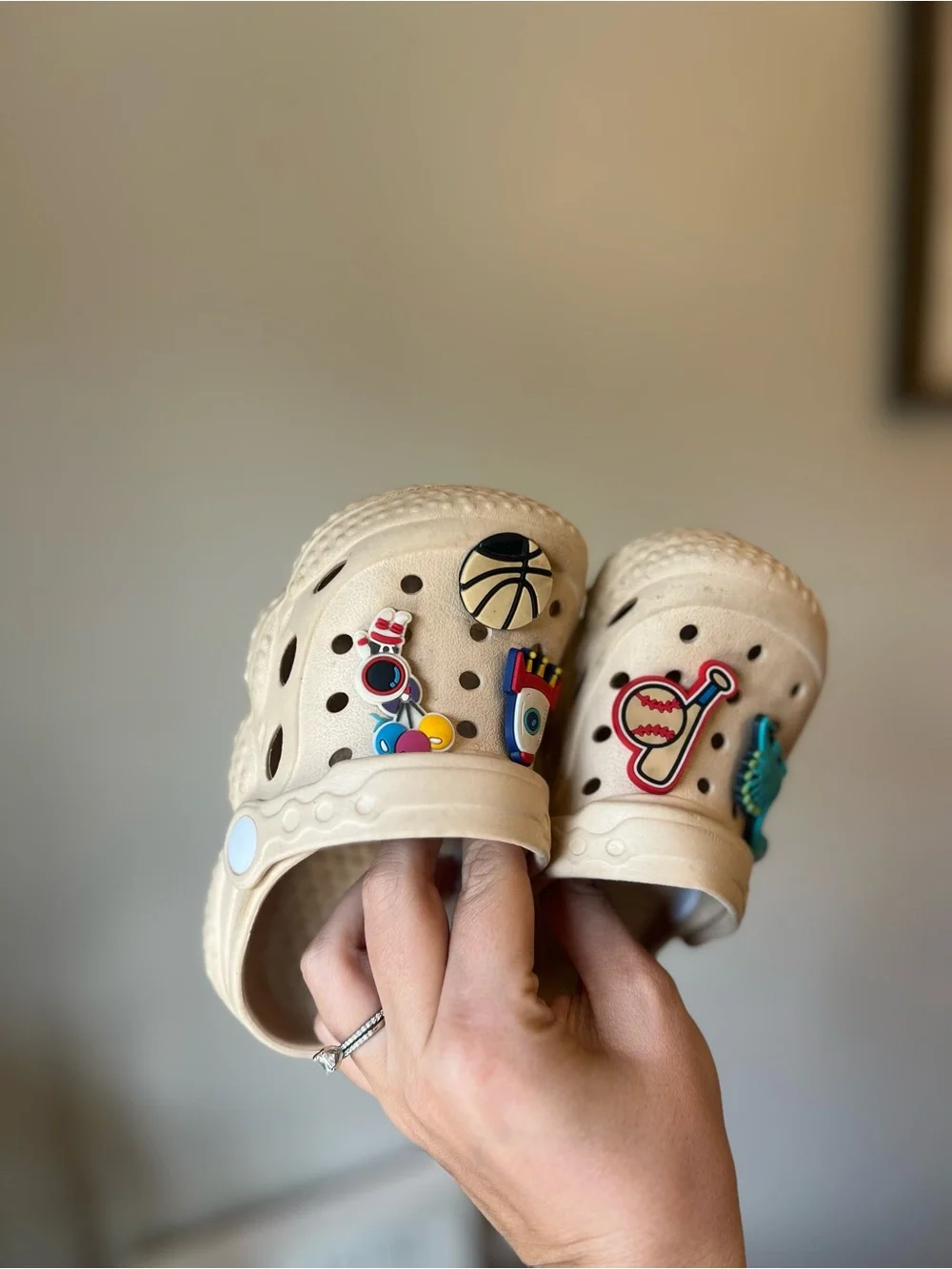 Source Unknown kids beige